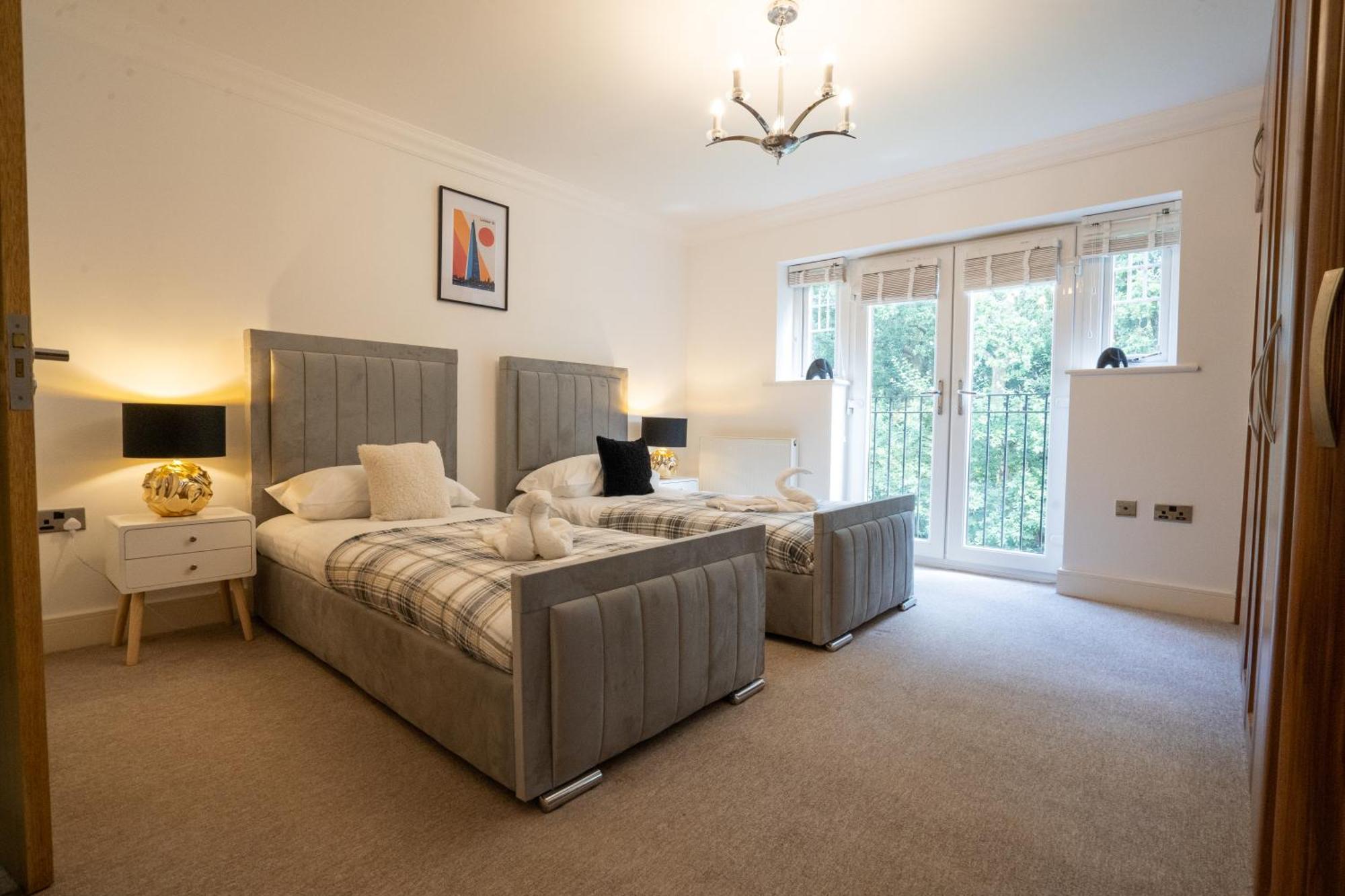 Emirates House, Luxe 5 Bed, With King Sized Beds, Next To Aiport & Nec, Jlr 5 Mins Vila Marston Green Exterior foto