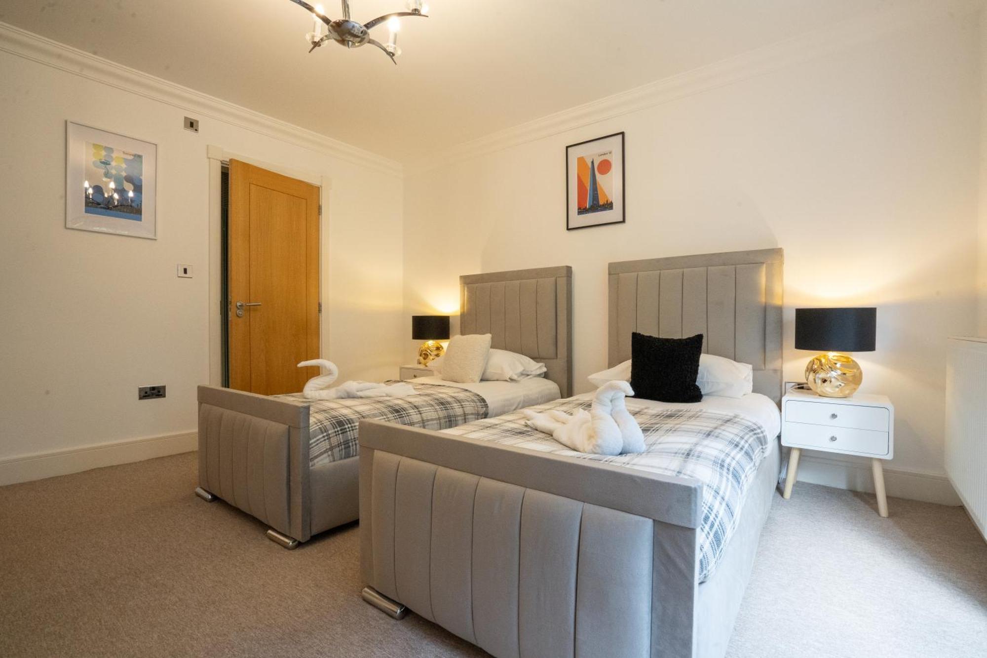 Emirates House, Luxe 5 Bed, With King Sized Beds, Next To Aiport & Nec, Jlr 5 Mins Vila Marston Green Exterior foto