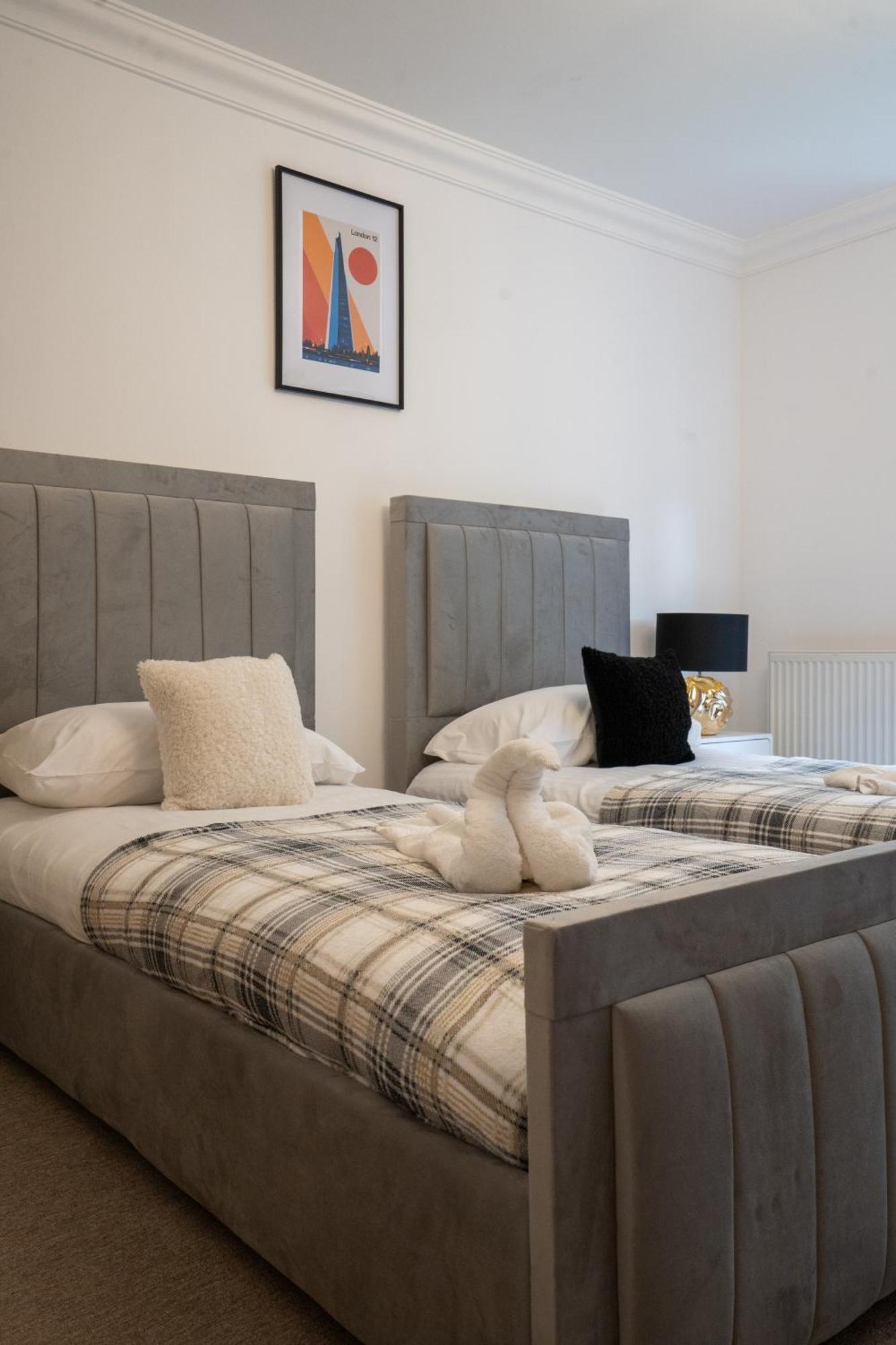 Emirates House, Luxe 5 Bed, With King Sized Beds, Next To Aiport & Nec, Jlr 5 Mins Vila Marston Green Exterior foto
