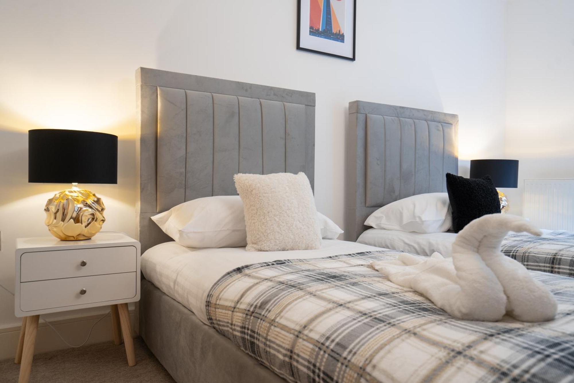 Emirates House, Luxe 5 Bed, With King Sized Beds, Next To Aiport & Nec, Jlr 5 Mins Vila Marston Green Exterior foto