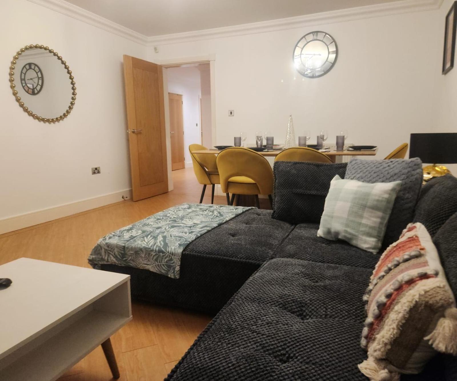 Emirates House, Luxe 5 Bed, With King Sized Beds, Next To Aiport & Nec, Jlr 5 Mins Vila Marston Green Exterior foto