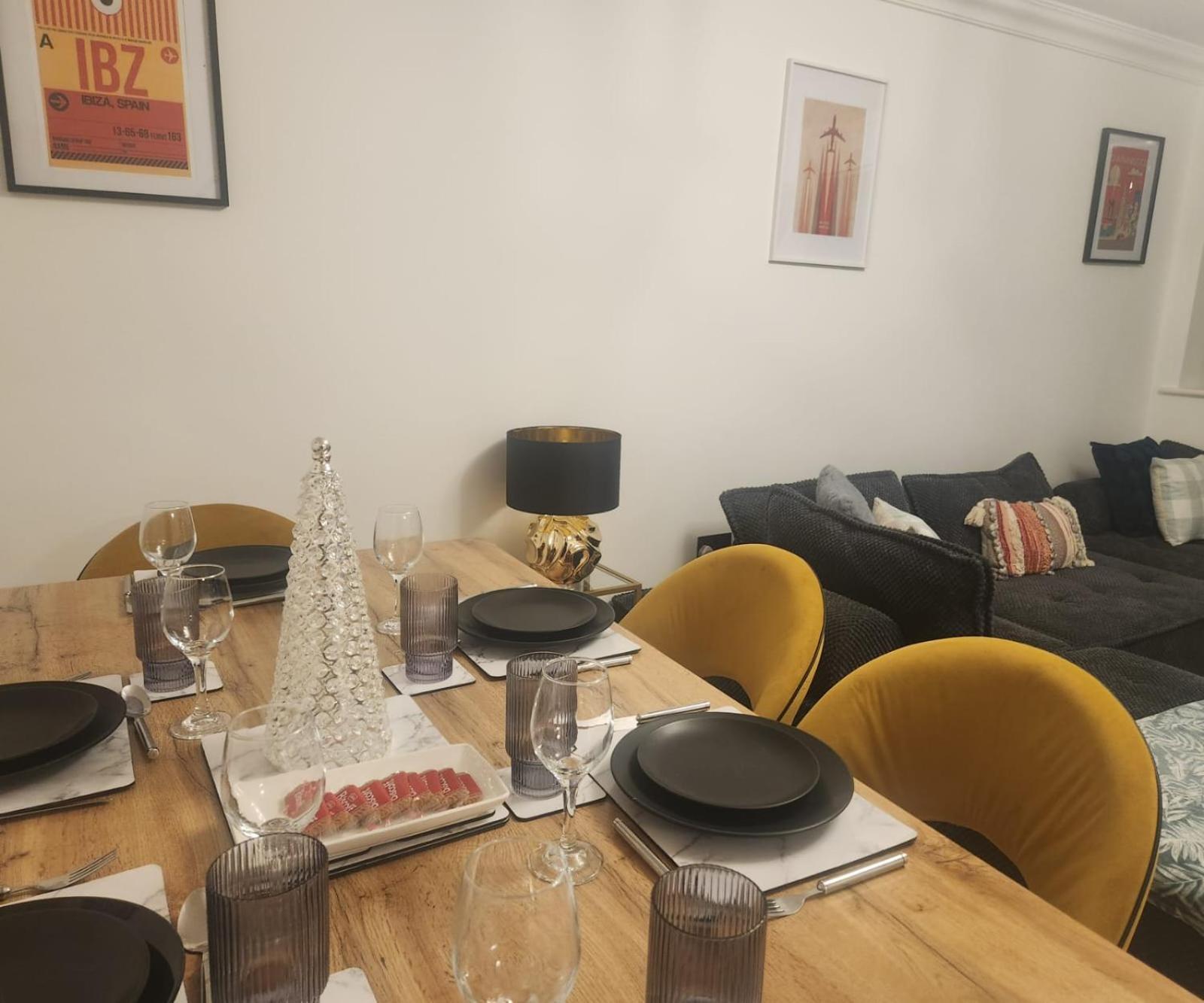 Emirates House, Luxe 5 Bed, With King Sized Beds, Next To Aiport & Nec, Jlr 5 Mins Vila Marston Green Exterior foto