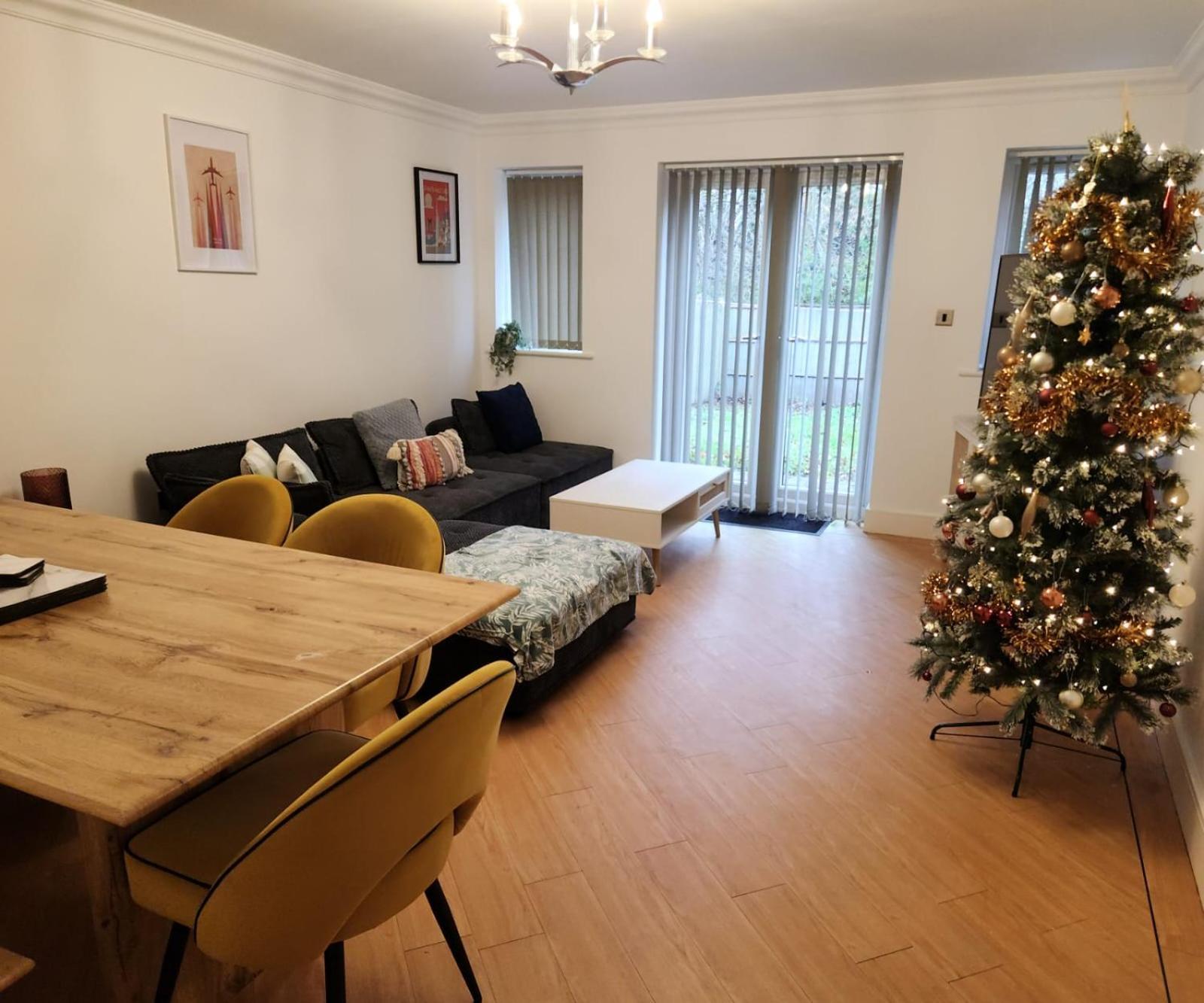 Emirates House, Luxe 5 Bed, With King Sized Beds, Next To Aiport & Nec, Jlr 5 Mins Vila Marston Green Exterior foto